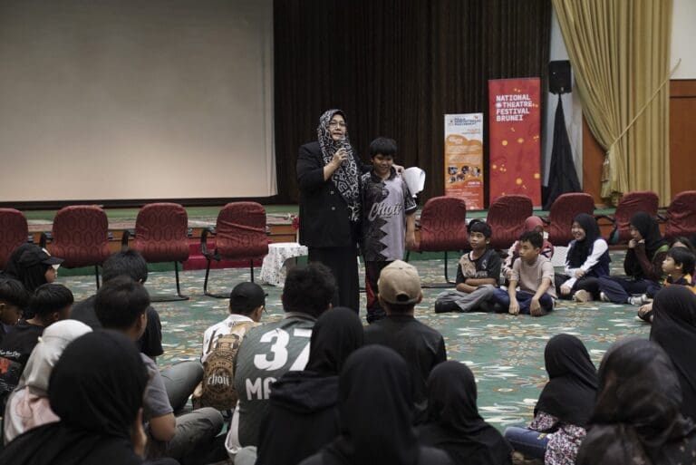 APSUE facilitating the Public Speaking workshop and praising good effort from one of the participants