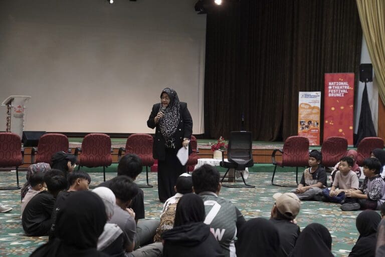 APSUE facilitating the Public Speaking workshop